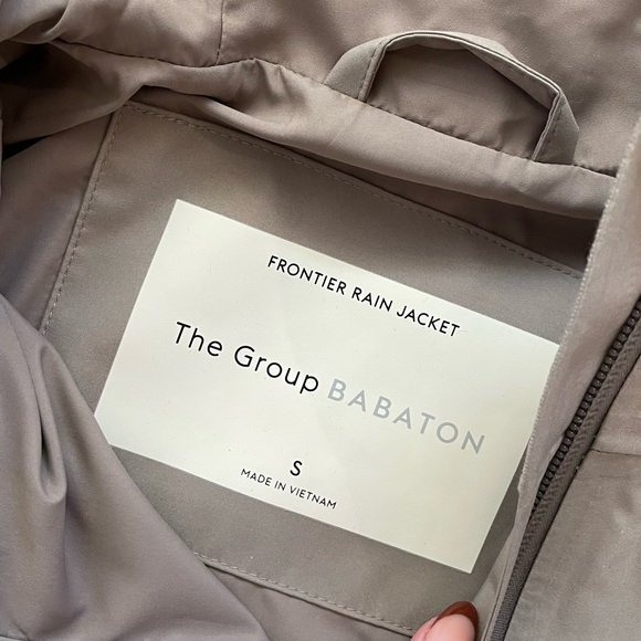 Aritzia the group by babaton frontier hooded waterproof rain coat jacket S - Picture 4 of 7